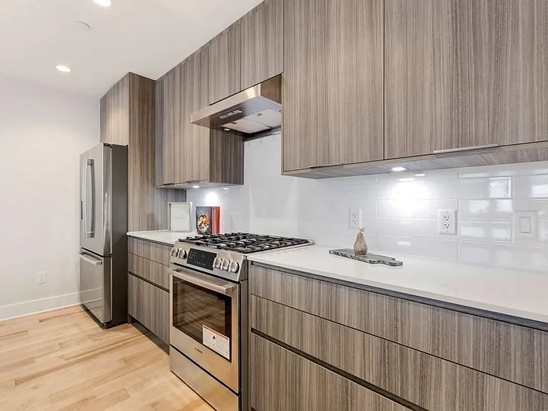 240 Salem St #3A — Photo 3