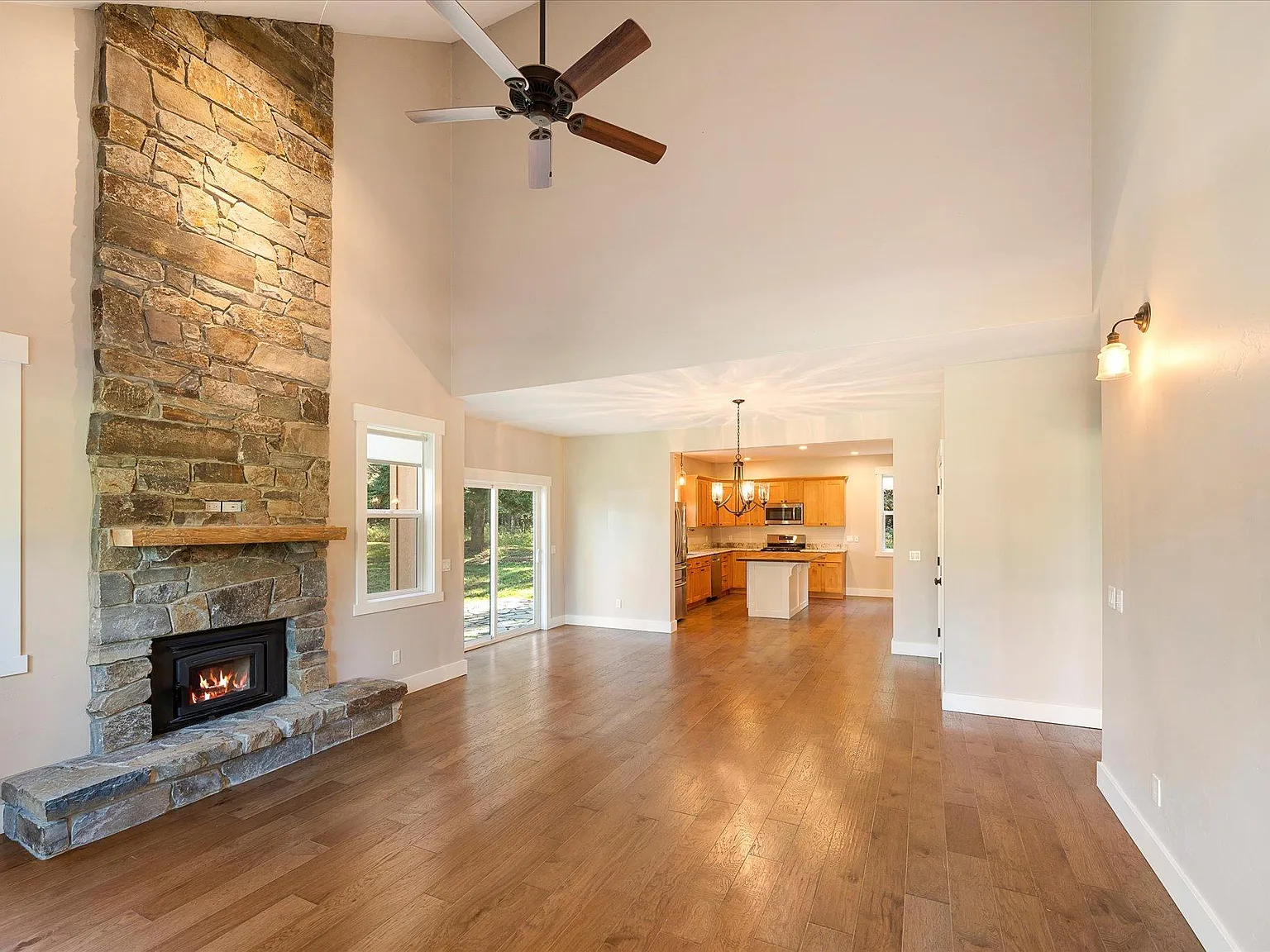 3 bed, 1900 sqft, $3,300 — Photo 4