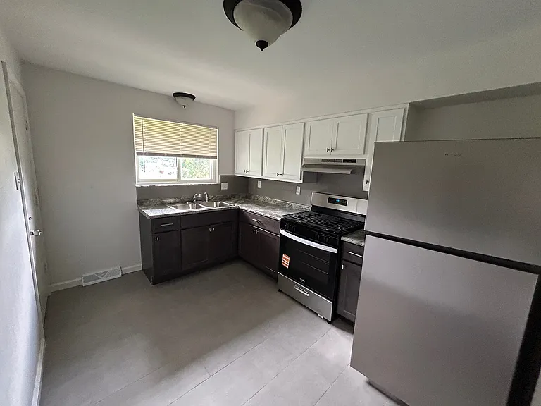 9964 Lorraine Ave — Photo 3