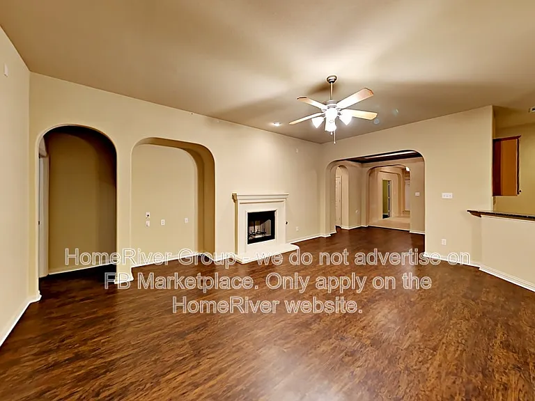 643 E Sandra Ln — Photo 3