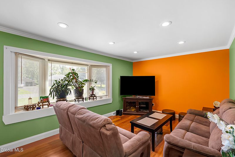 4th image of 8 Belle Avenue