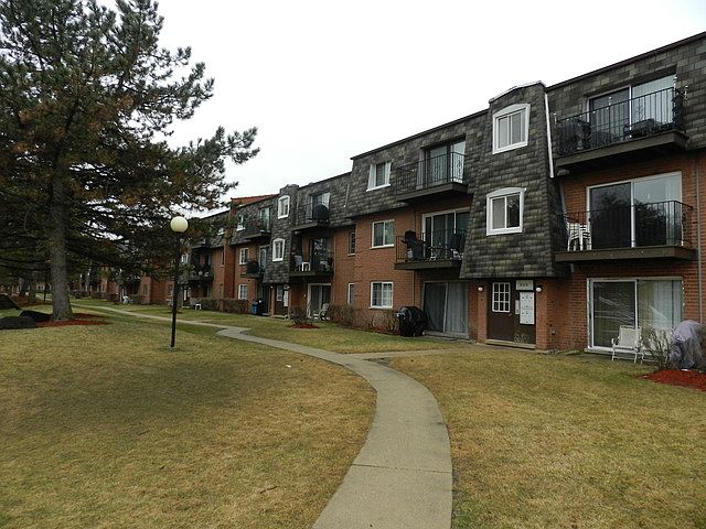 1st image of 9372 Bay Colony Dr APT 1N