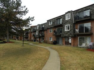 9372 Bay Colony Dr APT 1N, Des Plaines, IL 60016