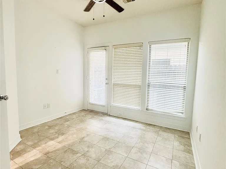 3846 Center St — Photo 8