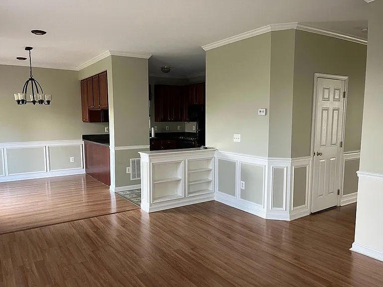 203 Byfield Rd — Photo 2