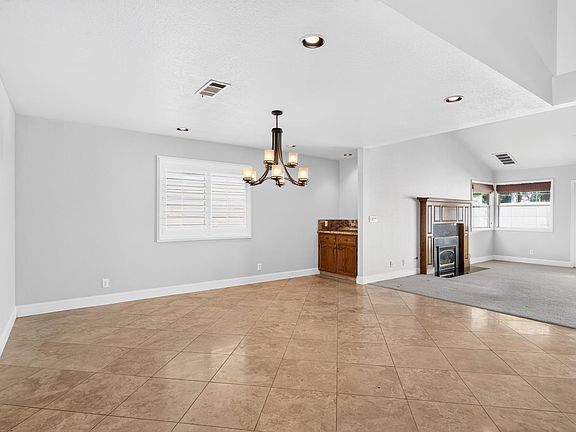 5th image of 19104 Pebble Ct