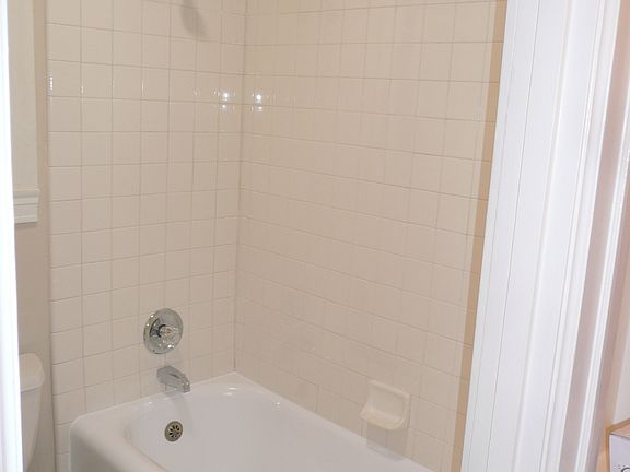 5th image of 1895 Chestnut St #3A
