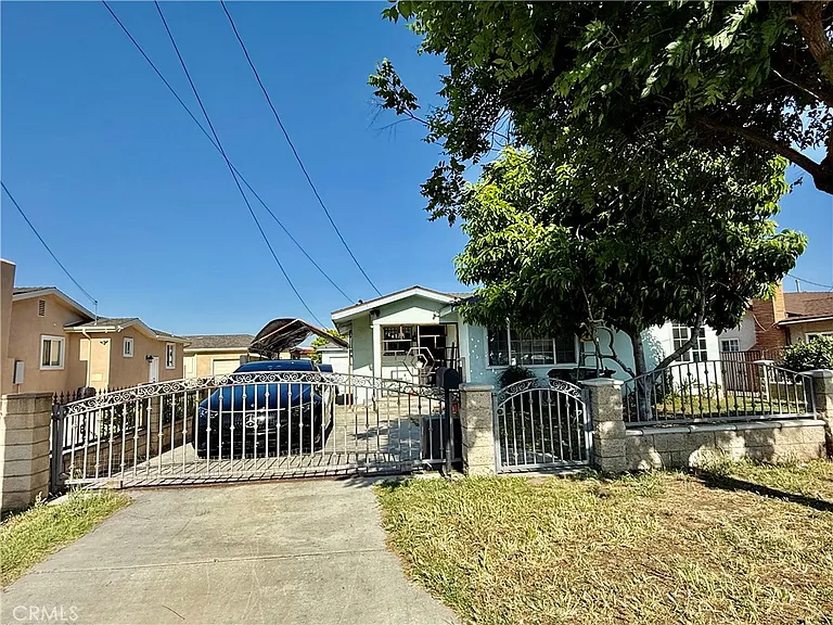 1712 Walnut St — Photo 1