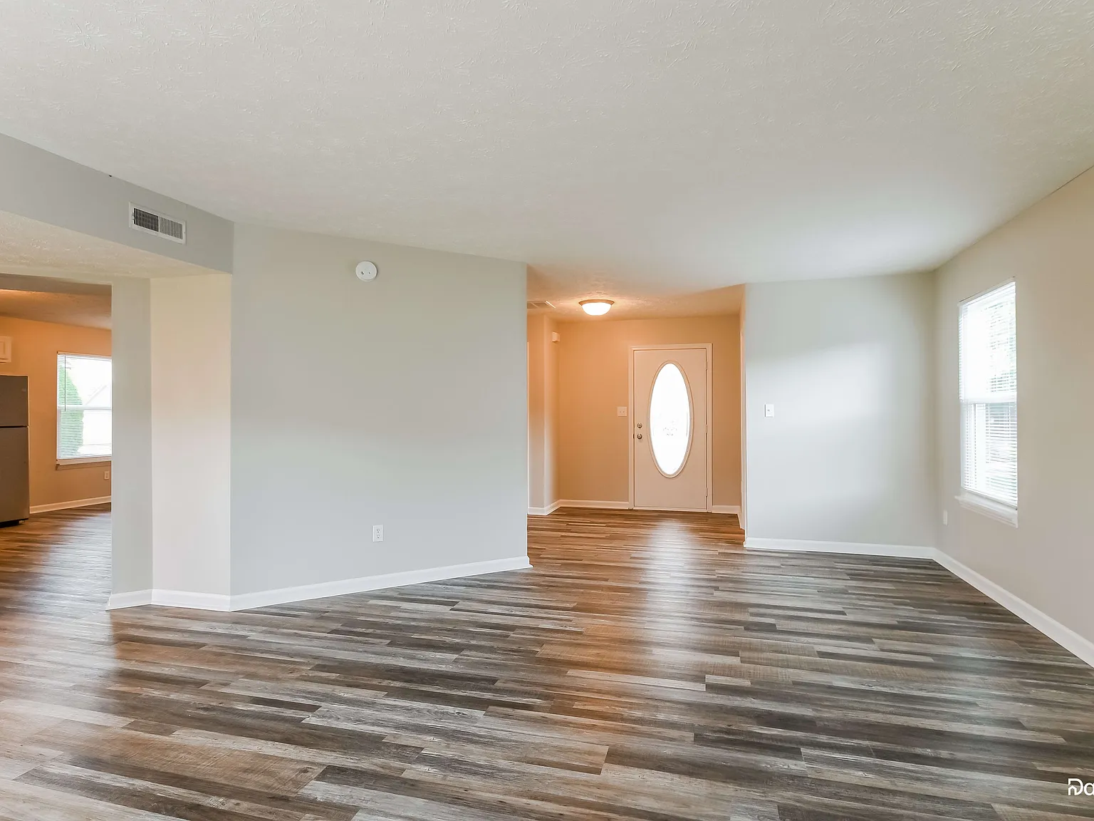3 bed, 2.5 bath, 2341 sqft, $2,485 — Photo 4
