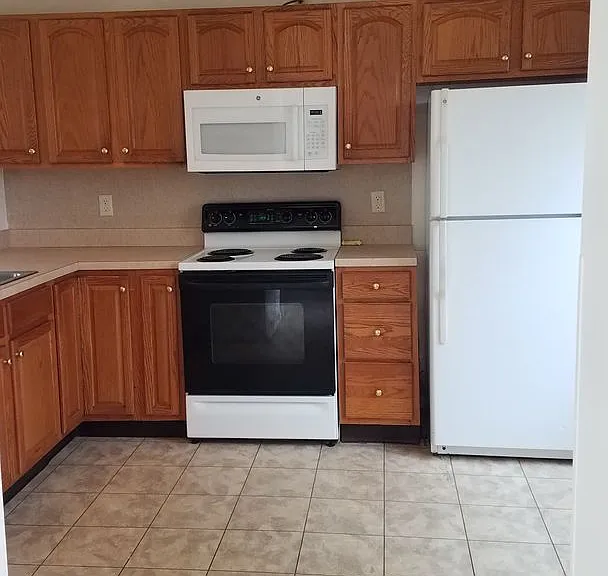 435-437 Chartridge Dr — Photo 3