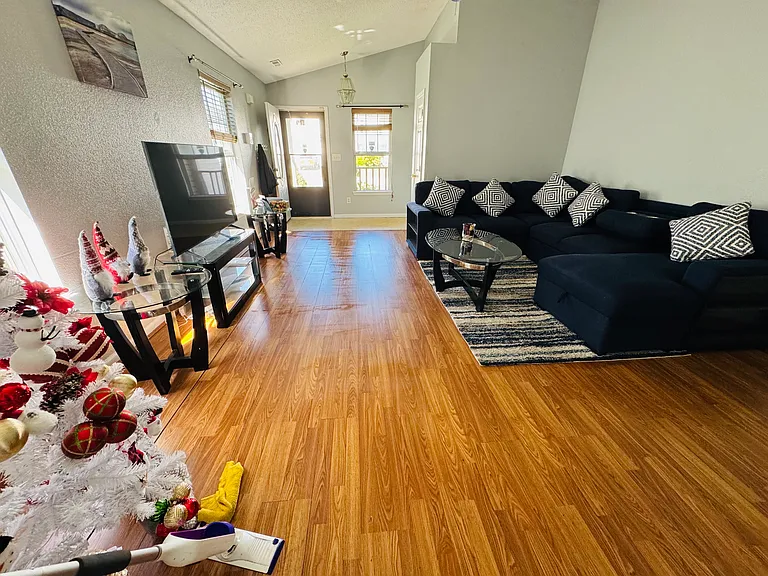4639 Whitham Ln — Photo 18