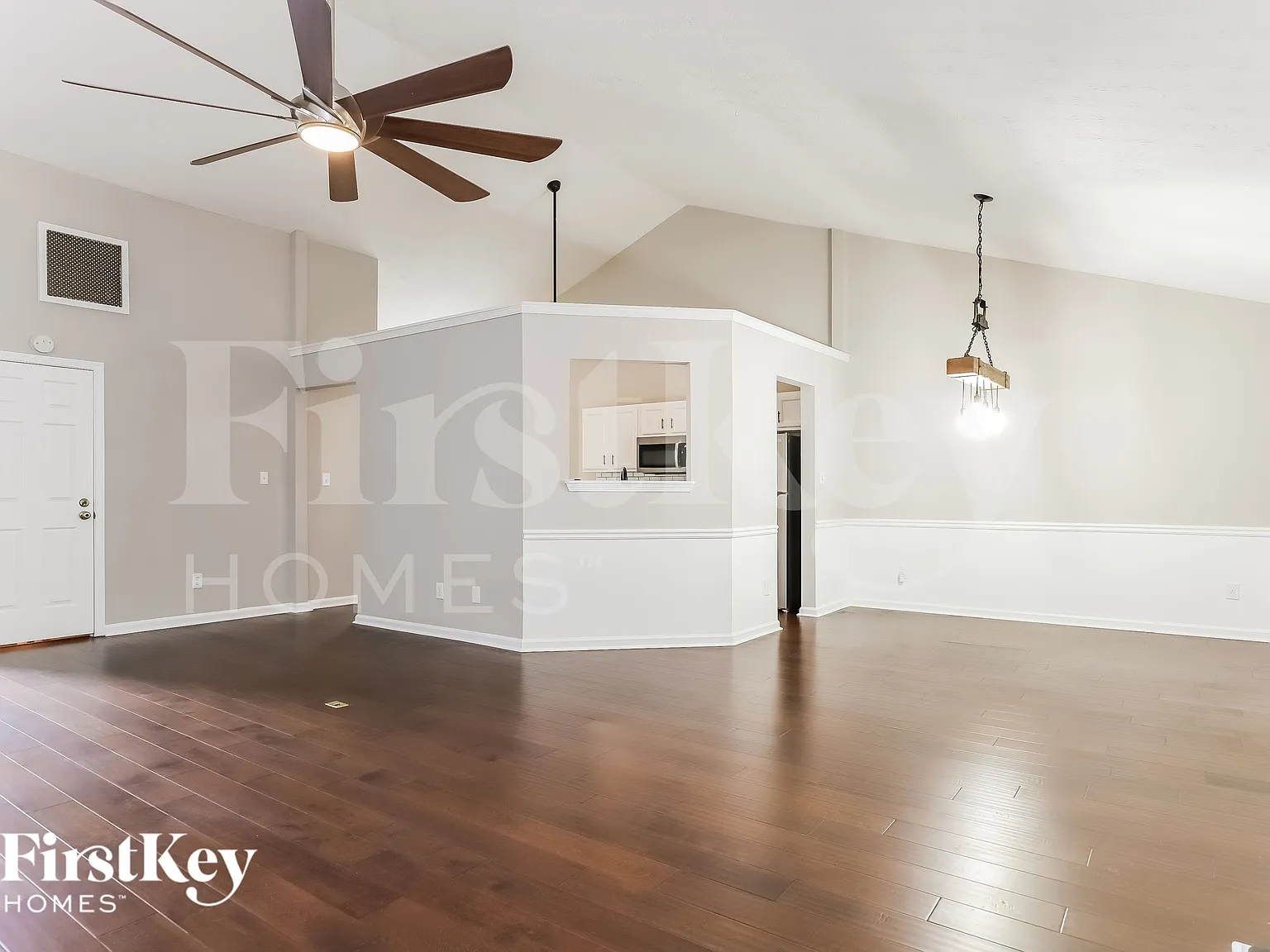 3 bed, 2.0 bath, 1948 sqft, $2,590 — Photo 4
