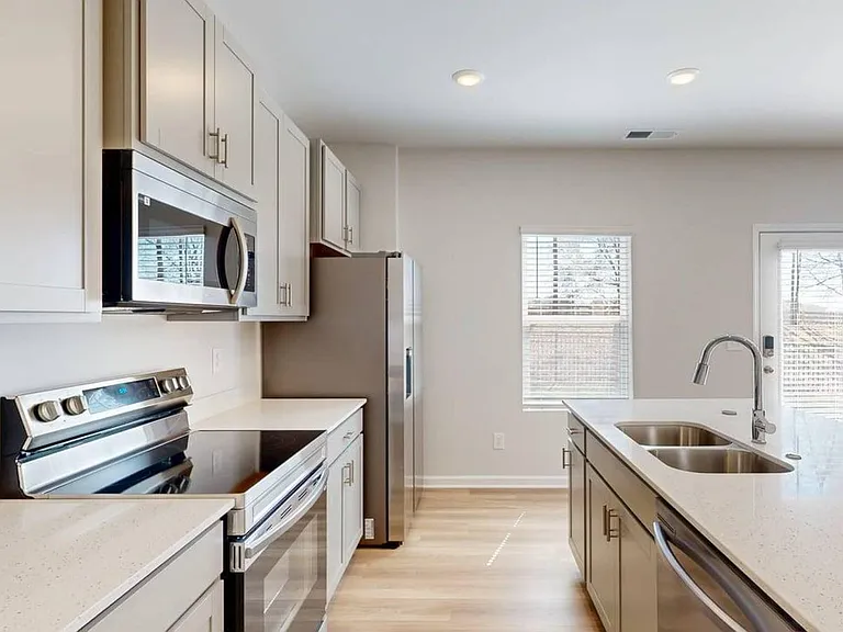 Quinn Residences at Snapping Shoals — Photo 40