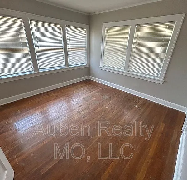 5426 Harrison St #2F — Photo 11