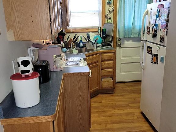 2nd image of 260 Tuscarawas Ave E APT 3