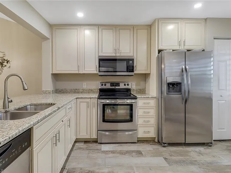 3002 Sandpiper Bay Cir #A305 — Photo 2