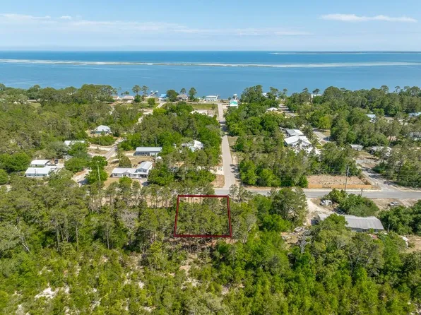 2285 Oak St, Lanark Village, FL 32323