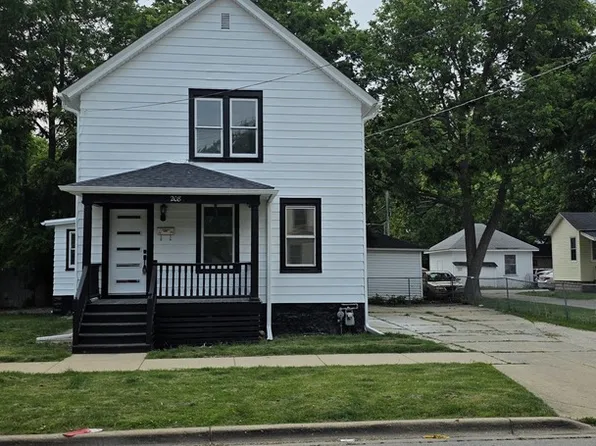 208 N Chestnut St, Aurora, IL 60506