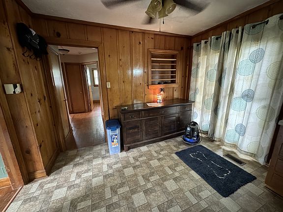 5th image of 820 Meadowlane Dr