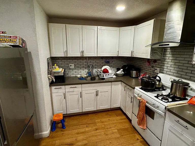 2737 Ophelia Ave — Photo 4