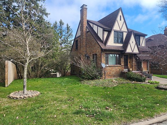 3rd image of 494 Sheridan Dr