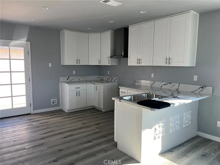 1215 W 104th — Photo 1