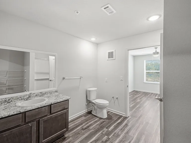 Cedar Bluff Apartments — Photo 4