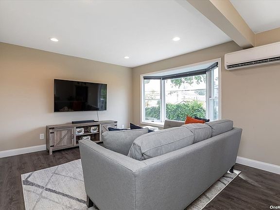 4th image of 263 Clement Ave
