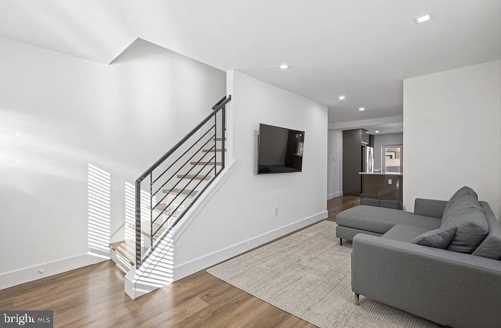 2 bed, 1.5 bath, 1086 sqft, $2,150 — Photo 4