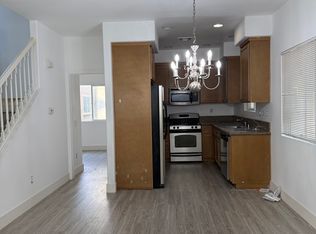 6840 De Celis Pl APT 13, Van Nuys, CA 91406