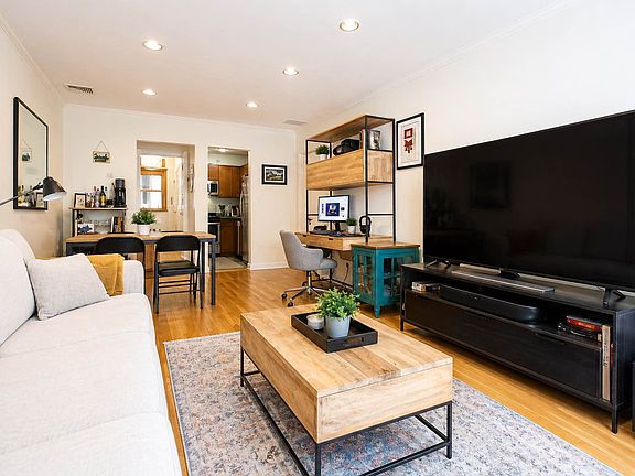 4th image of 119 W 69th St