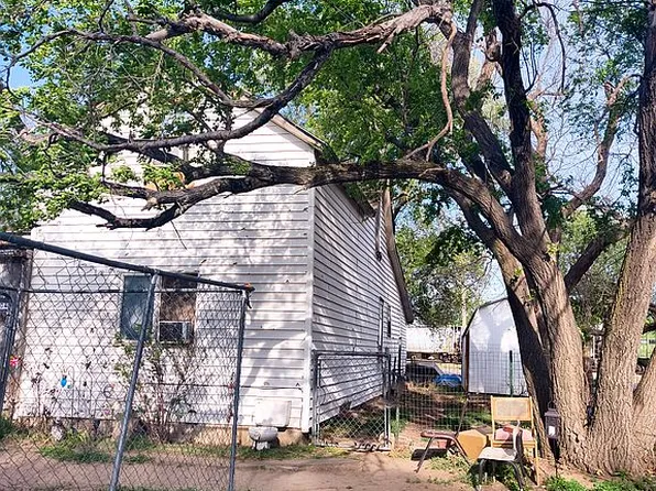 704 Johnson Ave, Larned, KS 67550