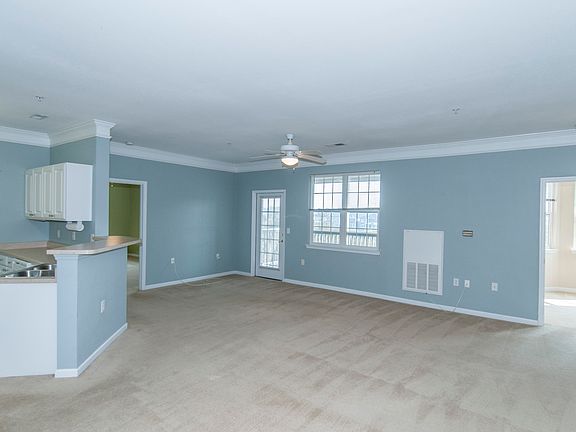 3rd image of 1547 Cambridge Lakes Dr