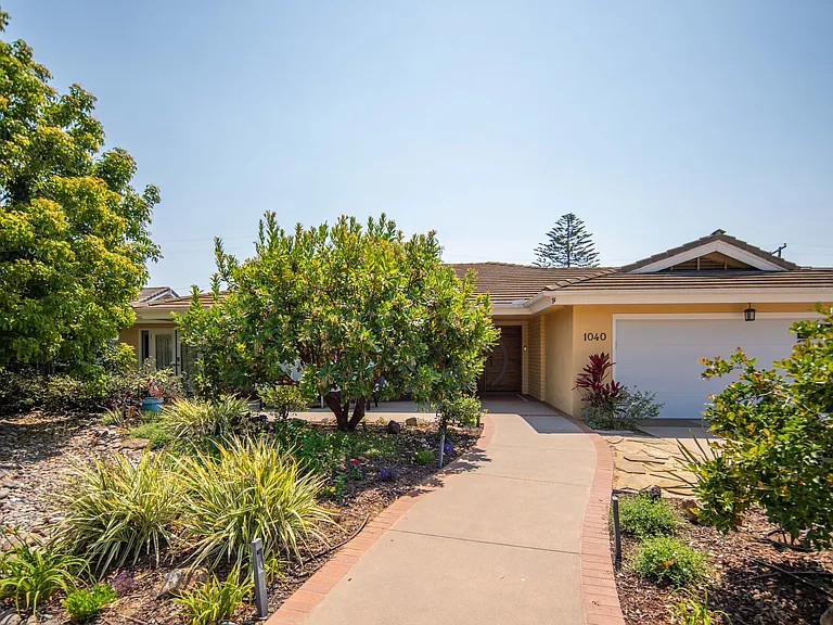 1040 Alameda Blvd — Photo 2