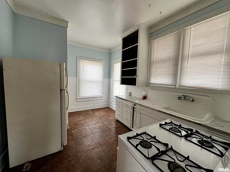 534 N Johnson St — Photo 6