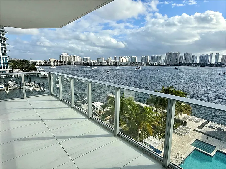 17111 Biscayne Blvd #409 — Photo 4