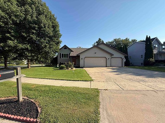 2nd image of 521 Sleepy Hollow Ln
