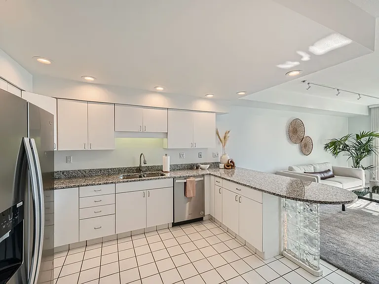 1551 Larimer St #3005 — Photo 4