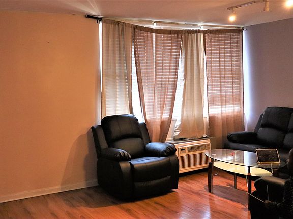 3rd image of 4300 W Ford City Dr APT 210