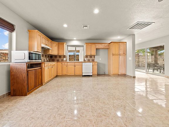 5th image of 13420 E 51st St