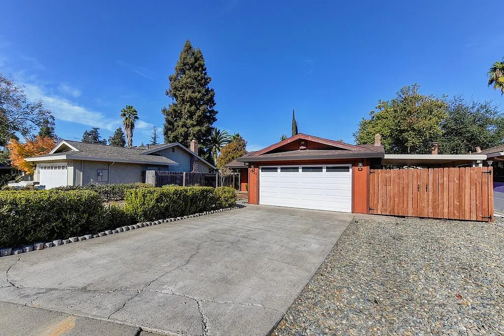 7825 Pomeroy Way photo 1