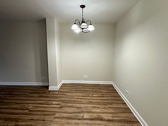2nd image of 5917 N Kenmore Ave #233