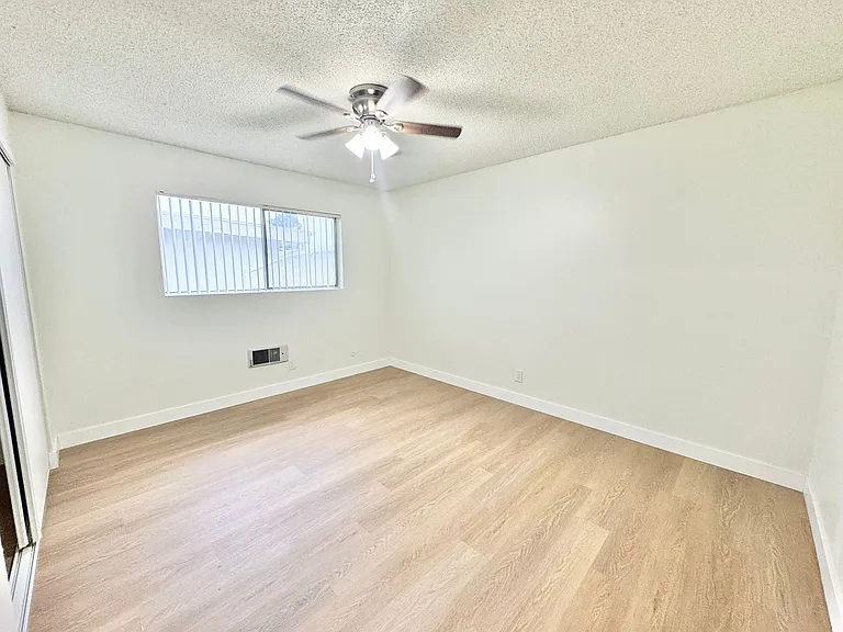 Benton Apartments — Photo 13