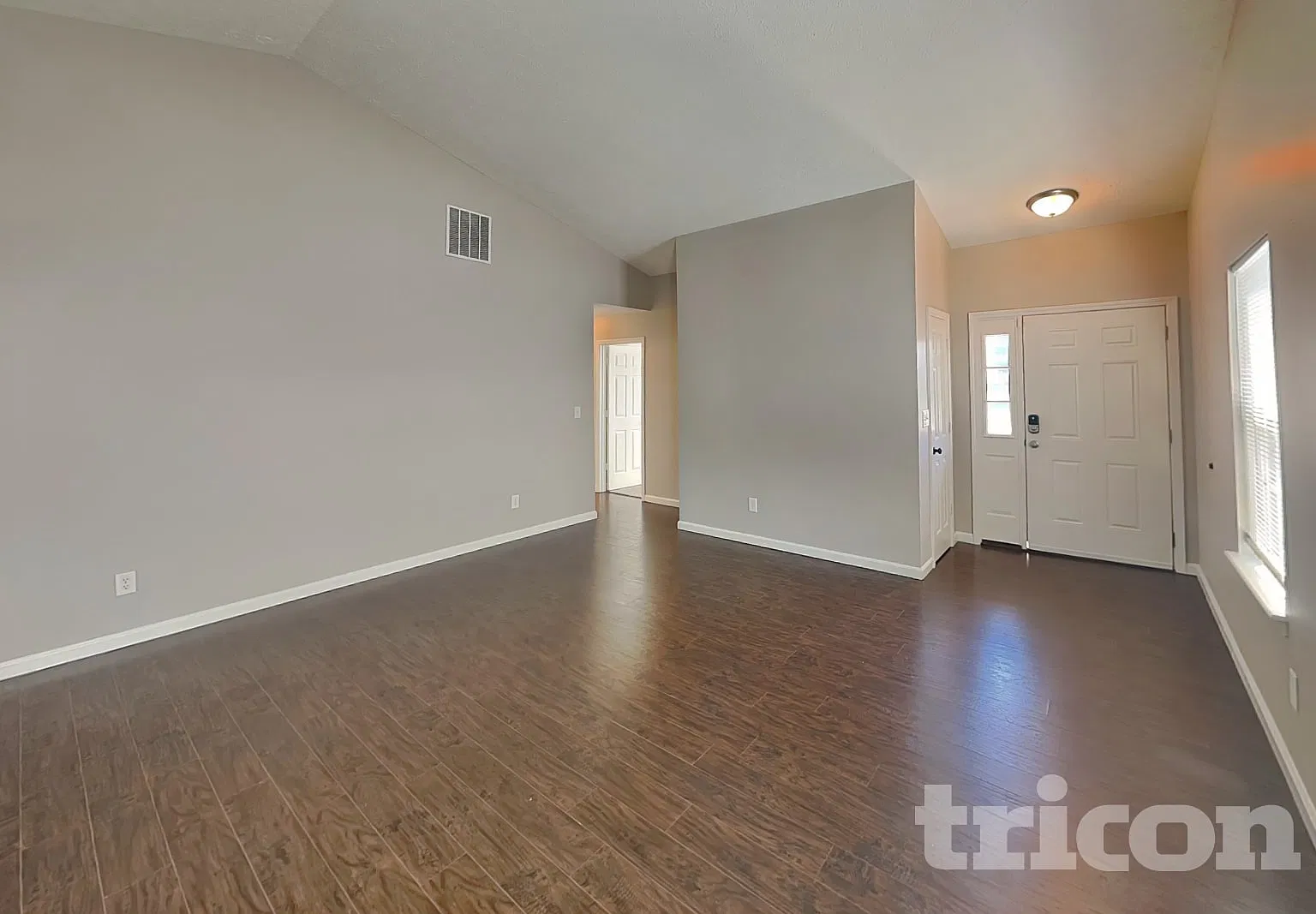 2240 Prairie Fire Lane Indianapolis IN — Photo 2