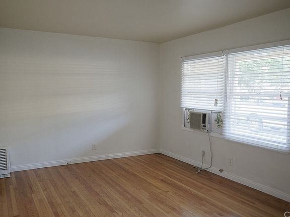 3rd image of 748 W Colorado Blvd