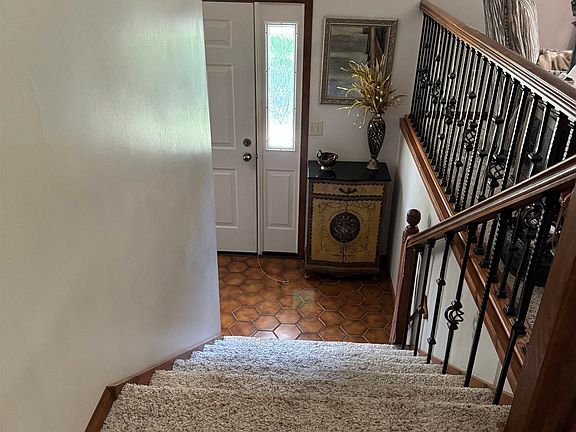 3rd image of 6 Belmont Dr
