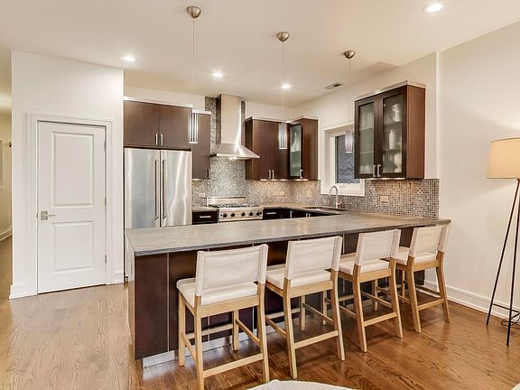 5th image of 822 W Buckingham Pl #301