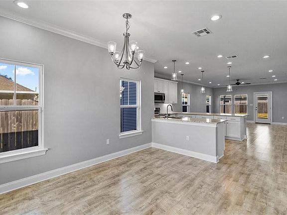 5th image of 693 Saint George Ave