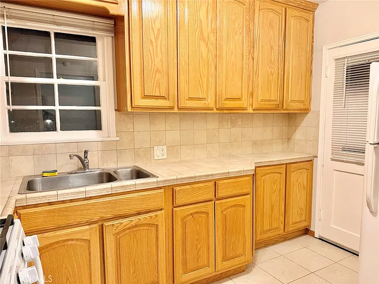 1744 Huntington Dr — Photo 31