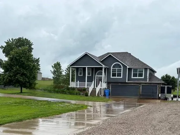 16963 Auburn Ct, Bonner Springs, KS 66012